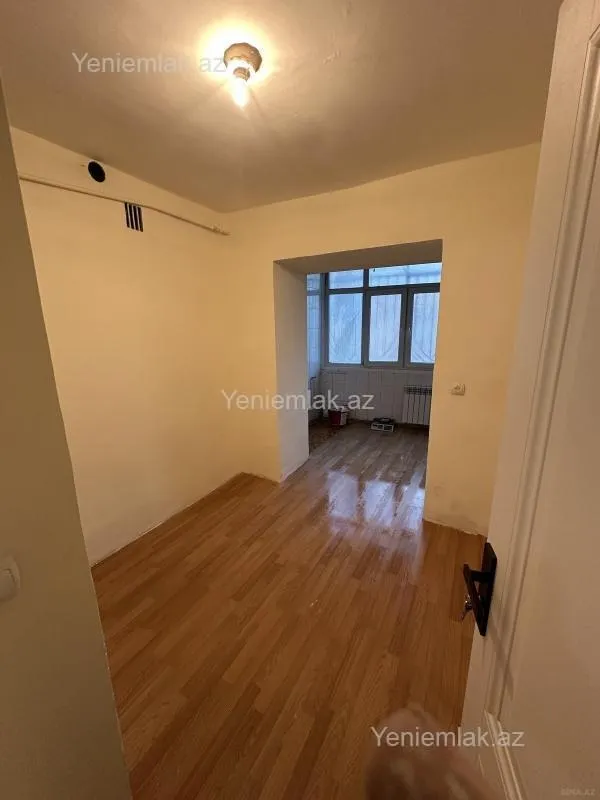 Satılır 2 otaqlı köhnə tikili 65 m²