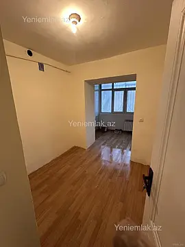 Satılır 2 otaqlı köhnə tikili 65 m²