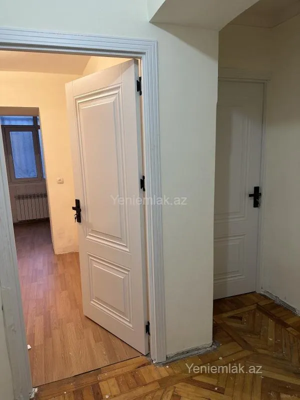 Satılır 2 otaqlı köhnə tikili 65 m²