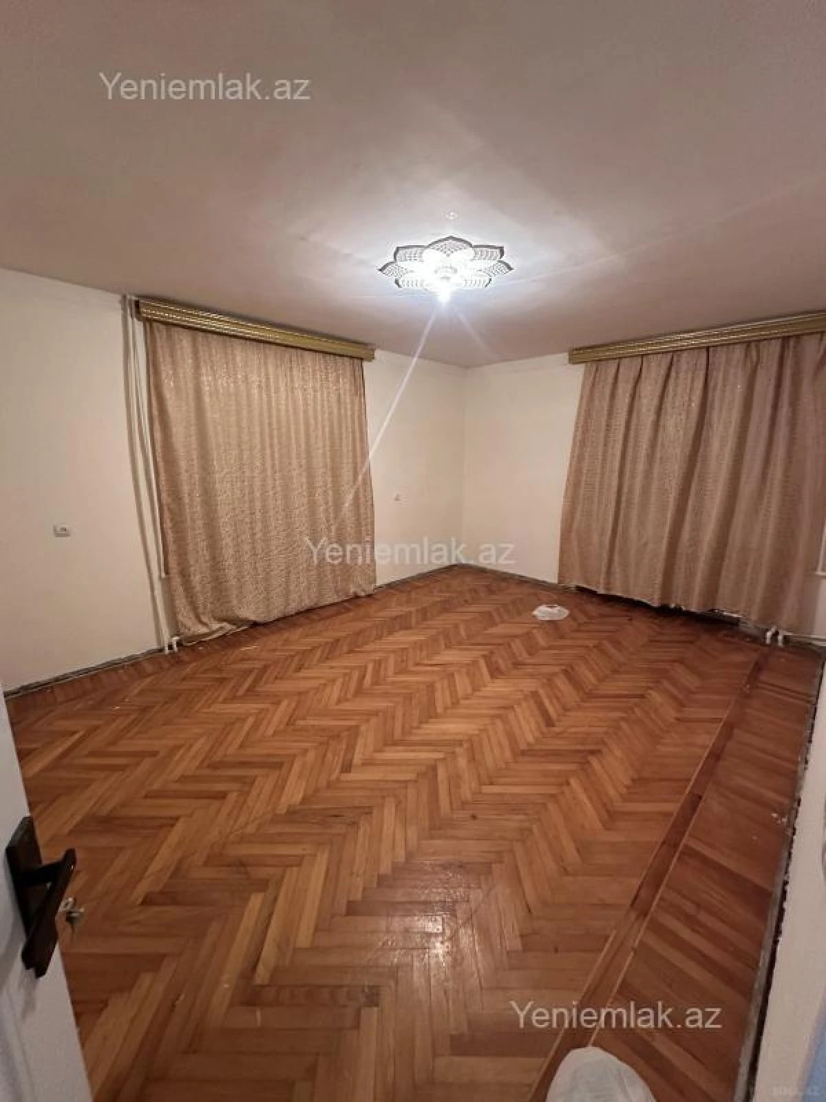 Satılır 2 otaqlı köhnə tikili 65 m²