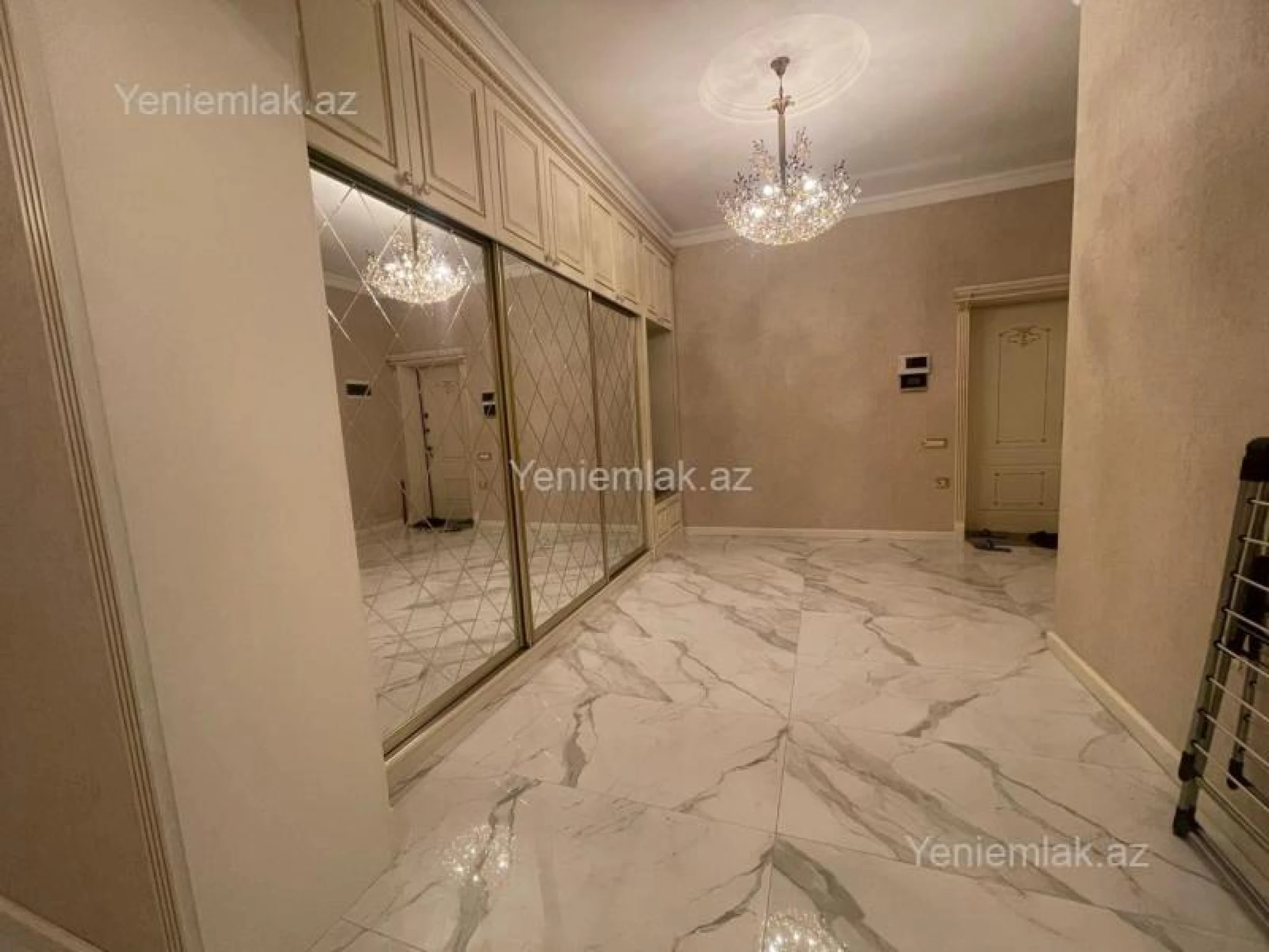 Satılır 5 otaqlı yeni tikili 250 m²