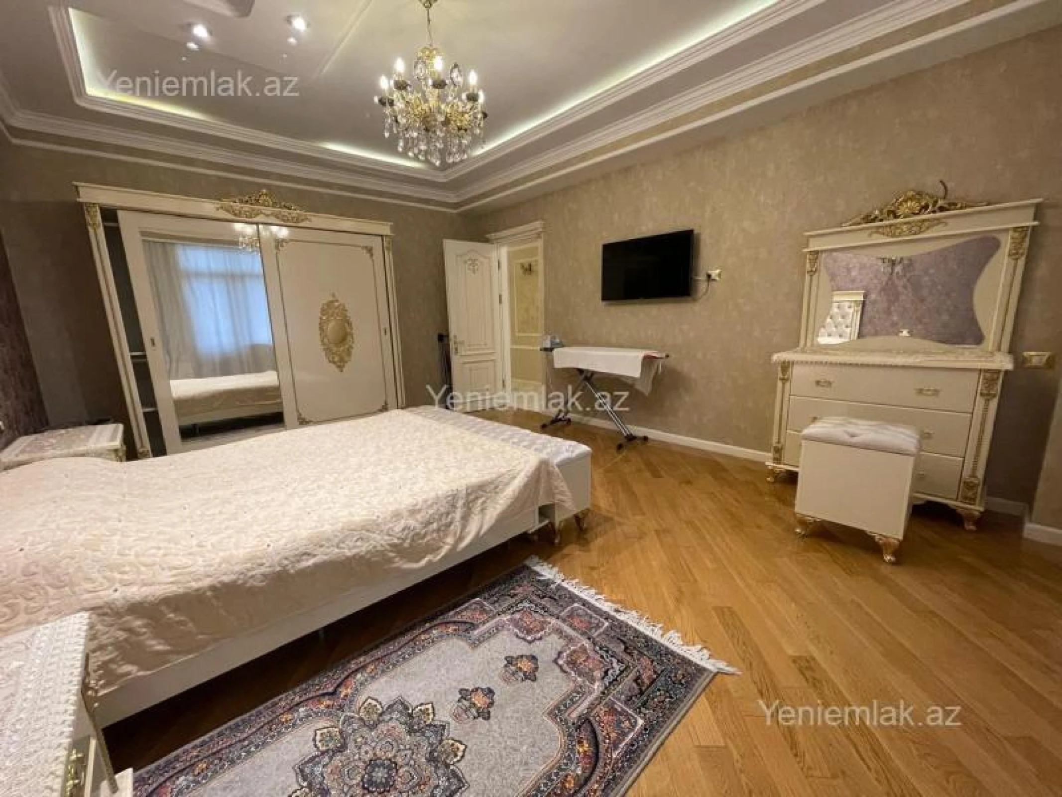 Satılır 5 otaqlı yeni tikili 250 m²