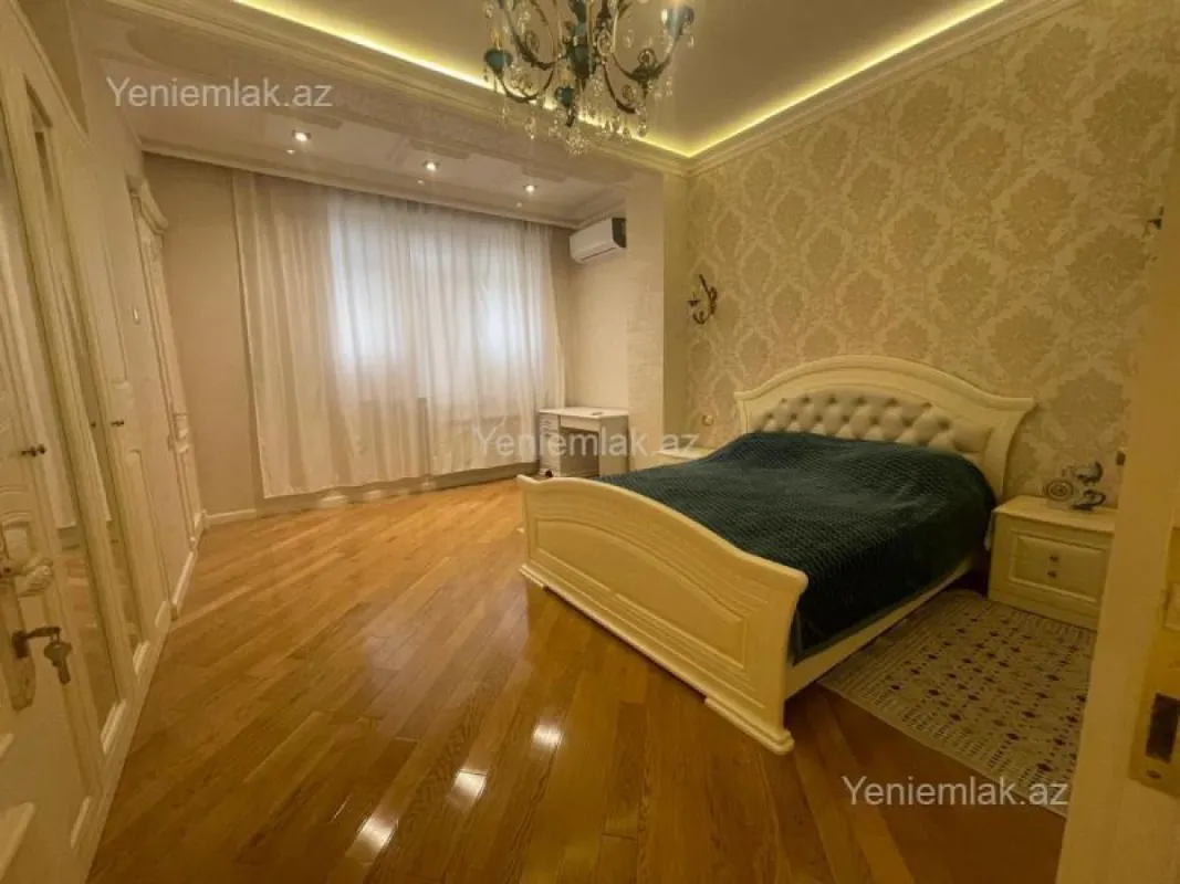 Satılır 5 otaqlı yeni tikili 250 m²