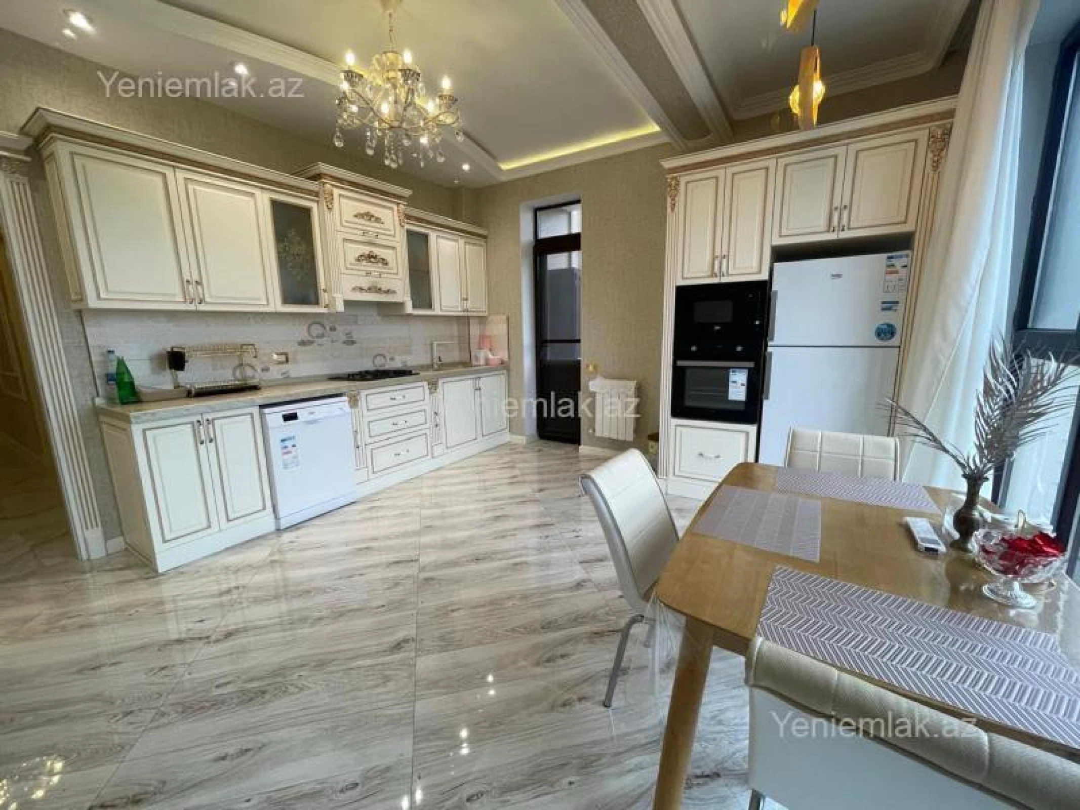 Satılır 5 otaqlı yeni tikili 250 m²