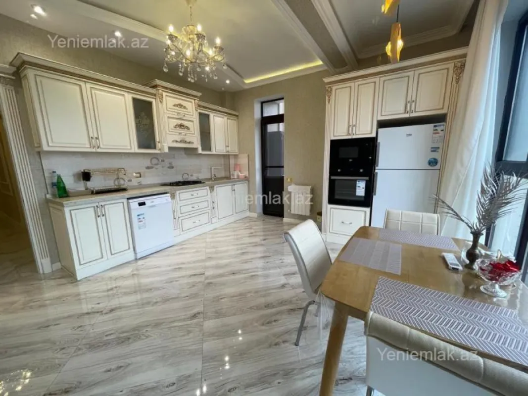 Satılır 5 otaqlı yeni tikili 250 m²