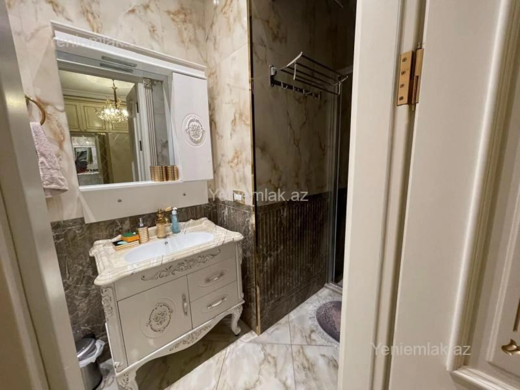 Satılır 5 otaqlı yeni tikili 250 m²