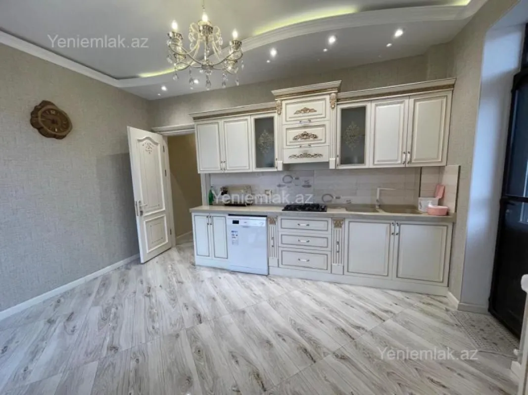 Satılır 5 otaqlı yeni tikili 250 m²