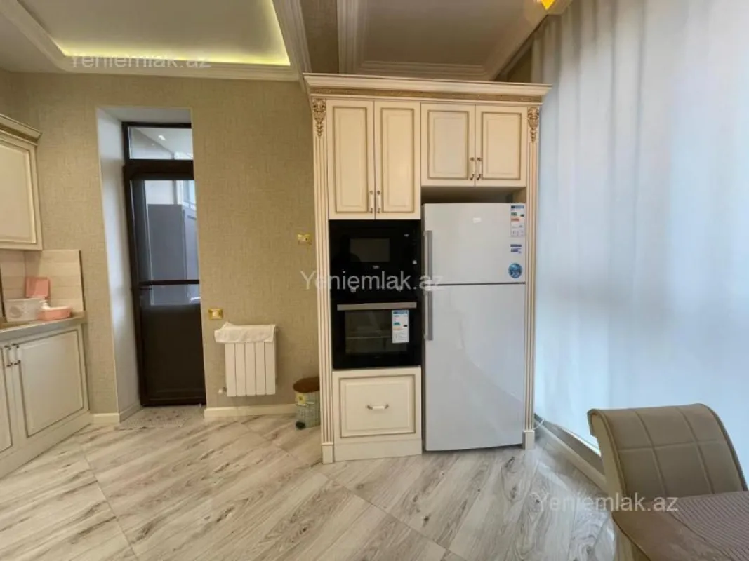 Satılır 5 otaqlı yeni tikili 250 m²