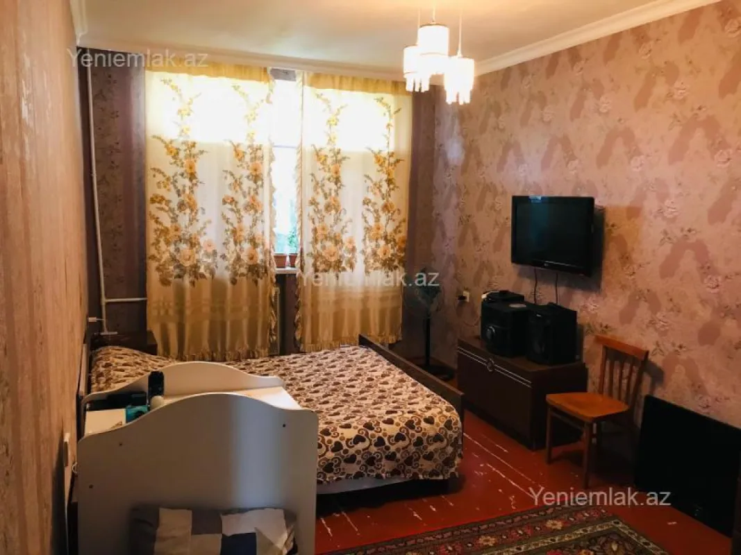 Satılır 4 otaqlı köhnə tikili 110 m²