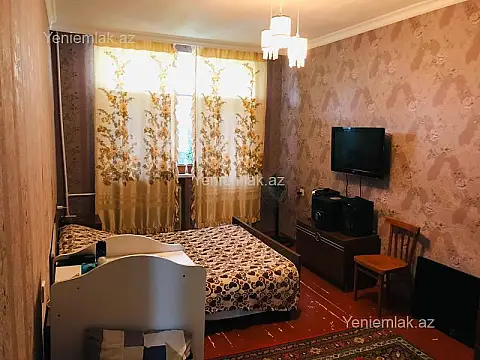 Satılır 4 otaqlı köhnə tikili 110 m²
