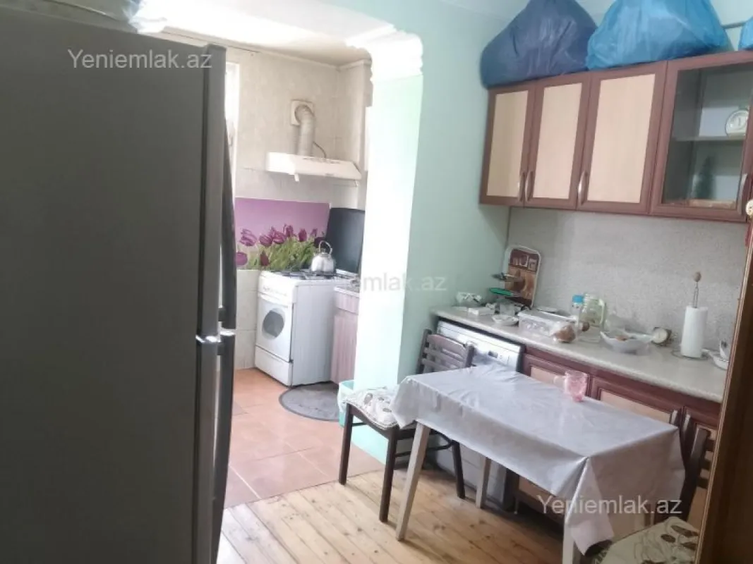 Satılır 4 otaqlı köhnə tikili 80 m²