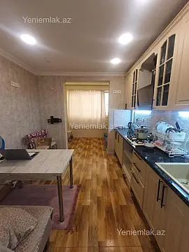 Satılır 3 otaqlı köhnə tikili 80 m²