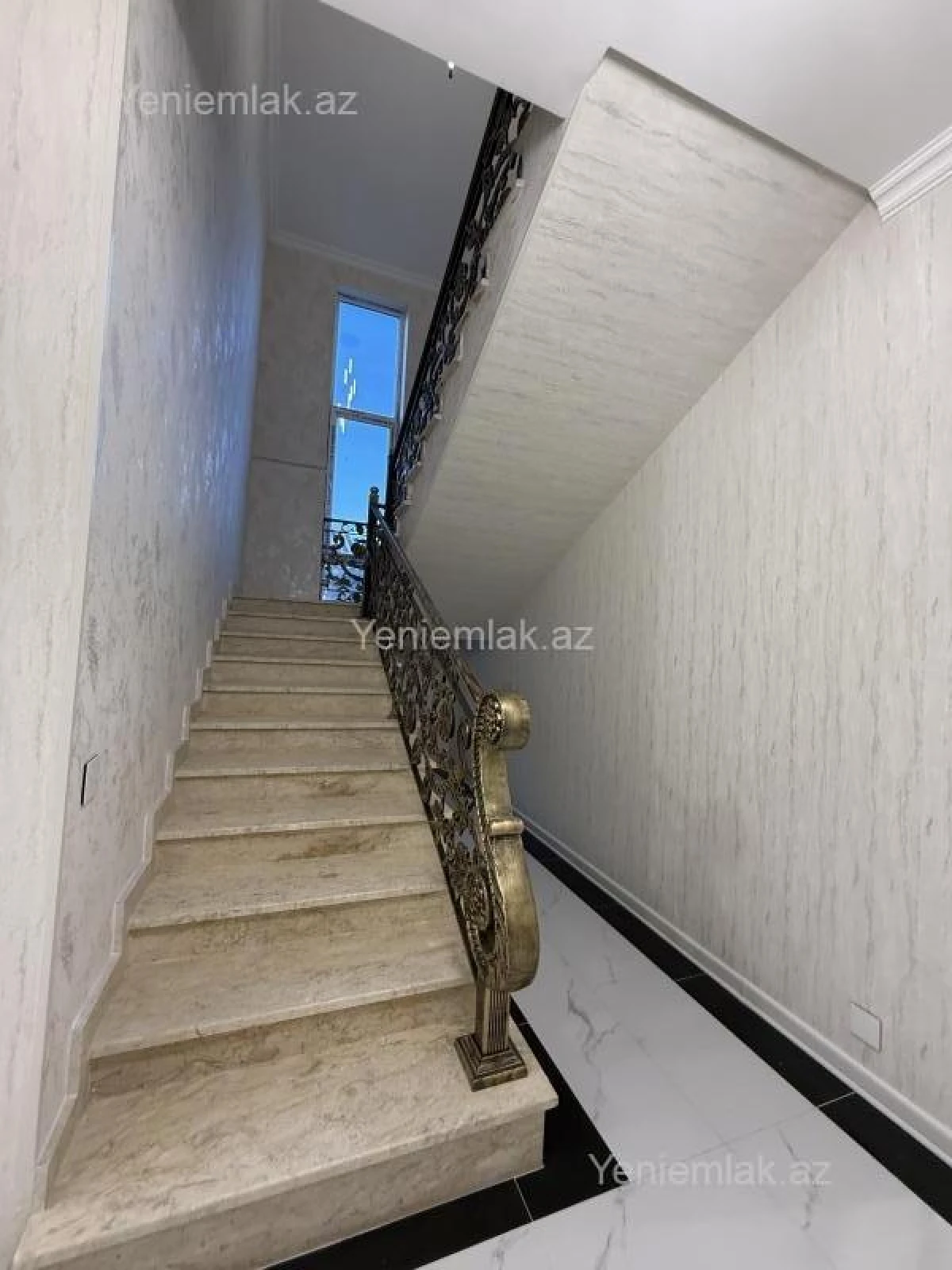 Satılır 7 otaqlı həyət evi 220 m²