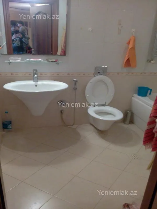 Satılır 5 otaqlı yeni tikili 200 m²