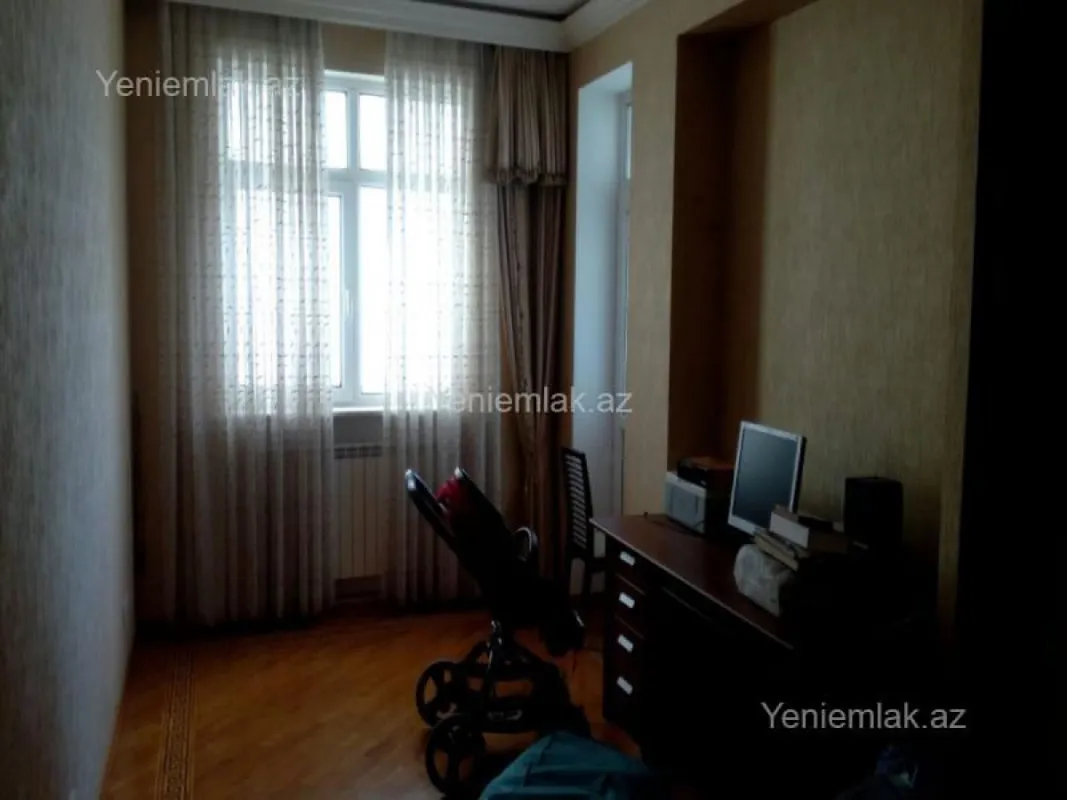 Satılır 5 otaqlı yeni tikili 200 m²