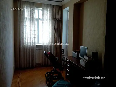 Satılır 5 otaqlı yeni tikili 200 m²