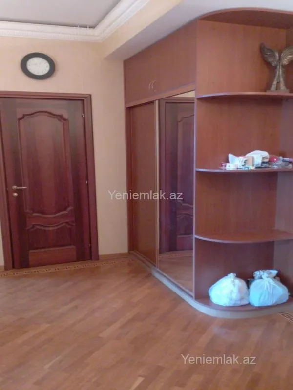 Satılır 5 otaqlı yeni tikili 200 m²