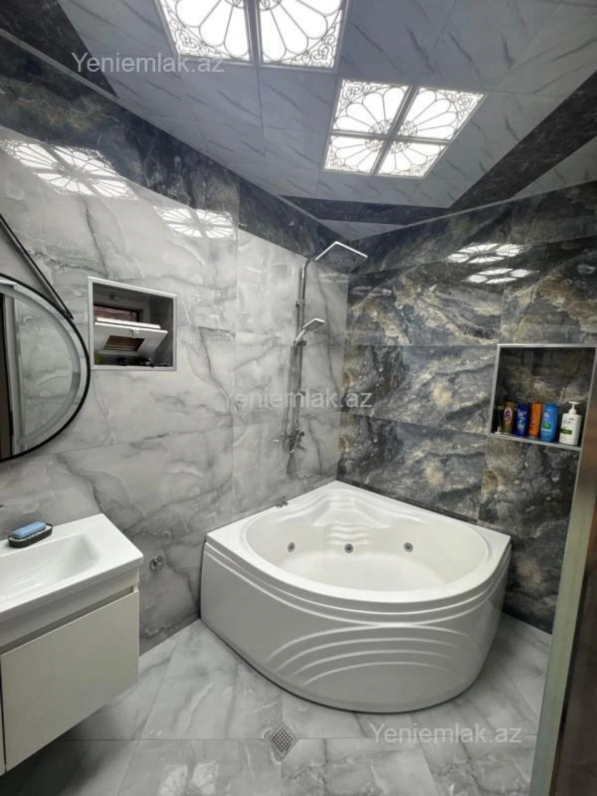 Satılır 5 otaqlı həyət evi 200 m²