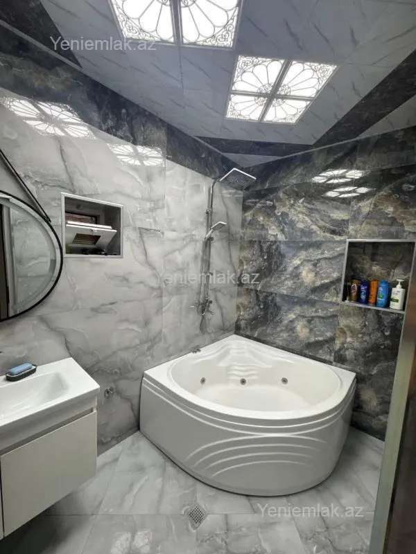 Satılır 5 otaqlı həyət evi 200 m²