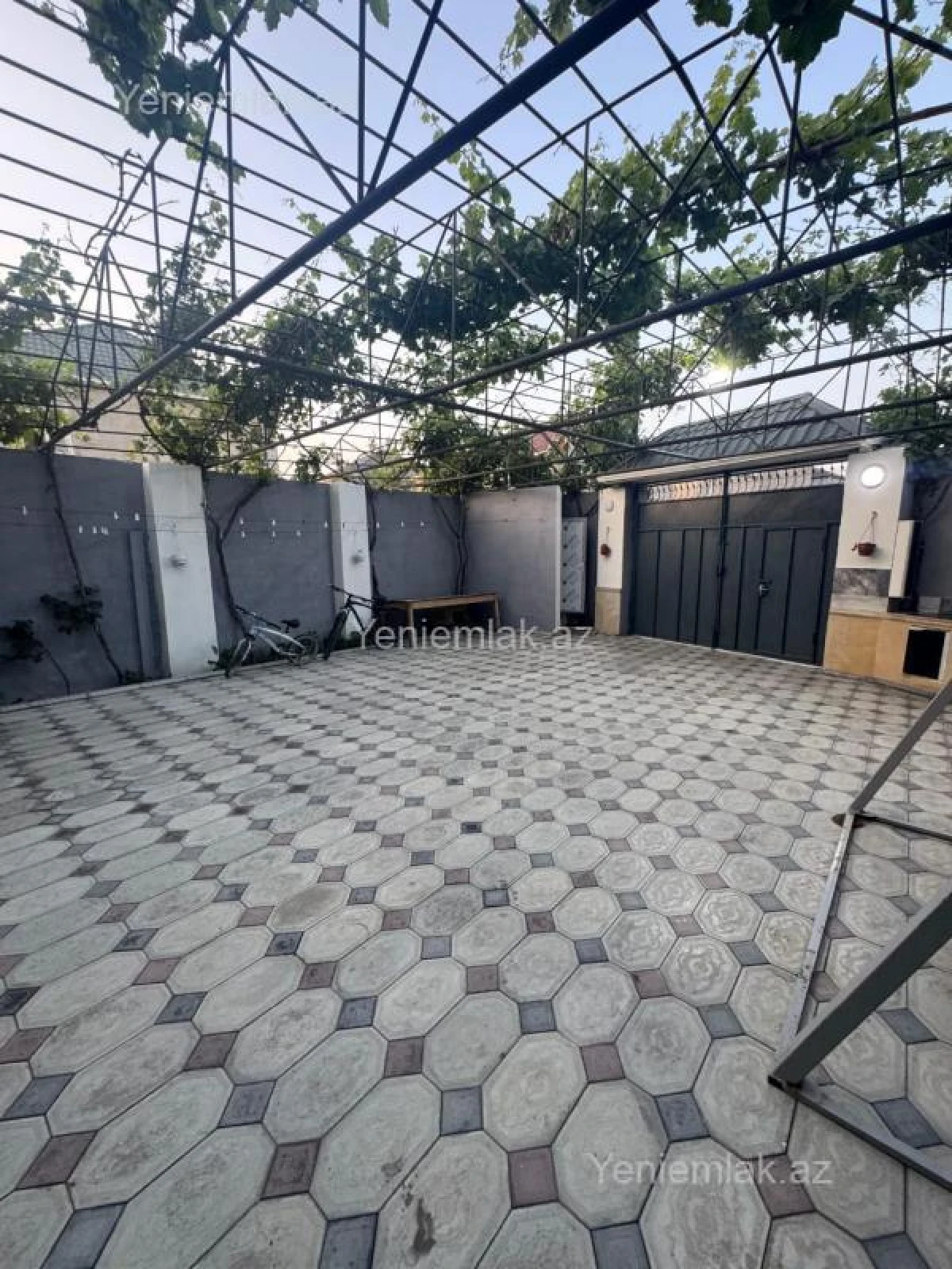 Satılır 5 otaqlı həyət evi 200 m²