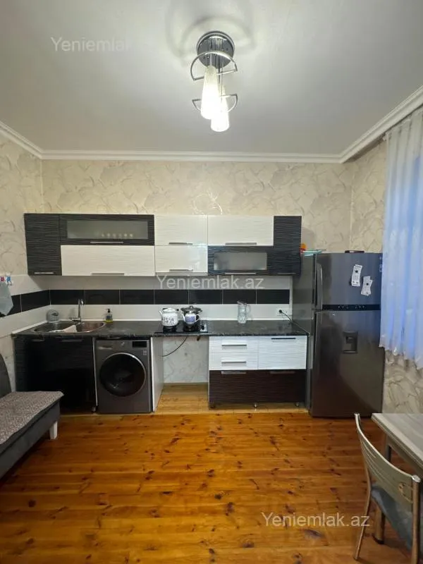 Satılır 5 otaqlı həyət evi 200 m²