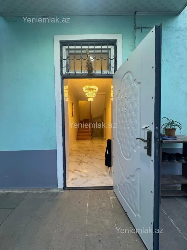 Satılır 5 otaqlı həyət evi 200 m²