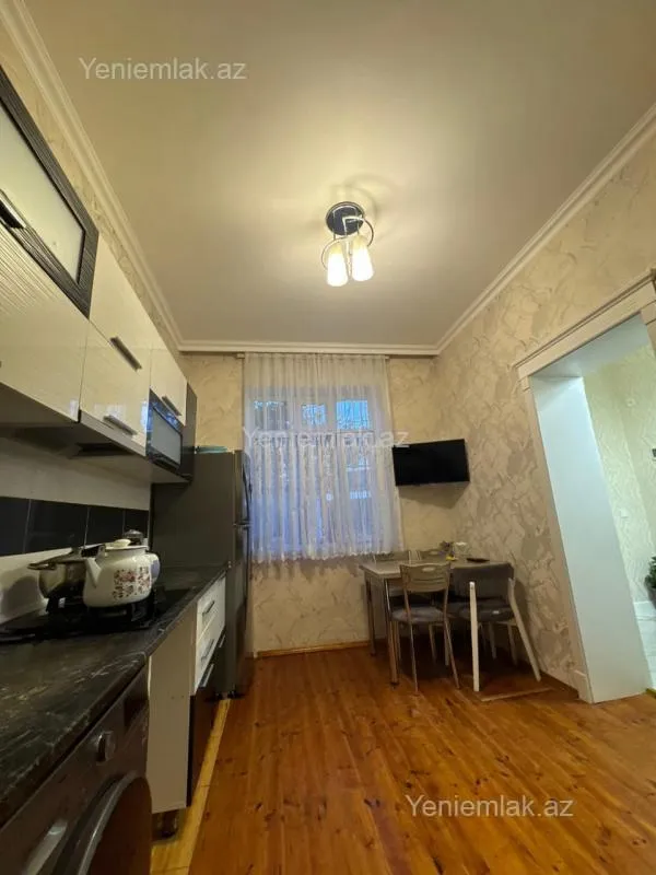 Satılır 5 otaqlı həyət evi 200 m²