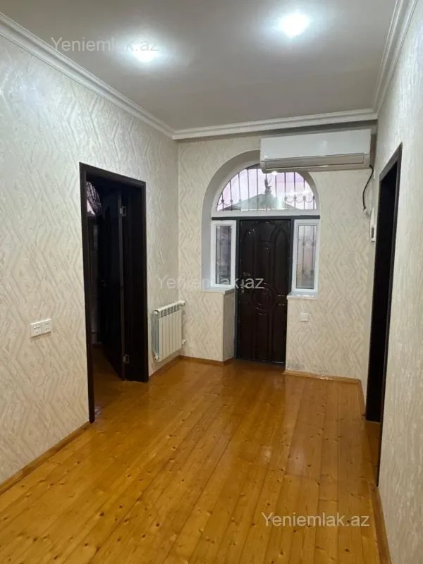 Satılır 5 otaqlı həyət evi 200 m²