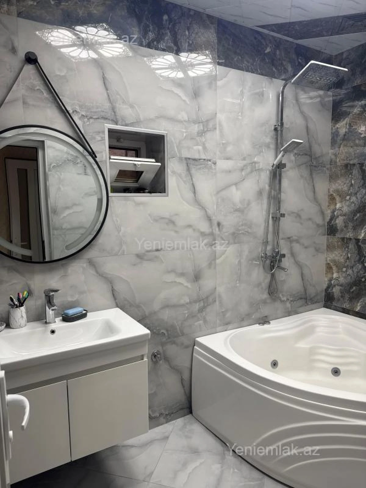 Satılır 5 otaqlı həyət evi 200 m²