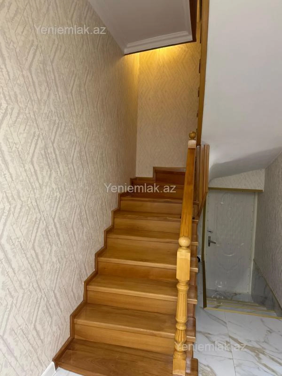 Satılır 5 otaqlı həyət evi 200 m²