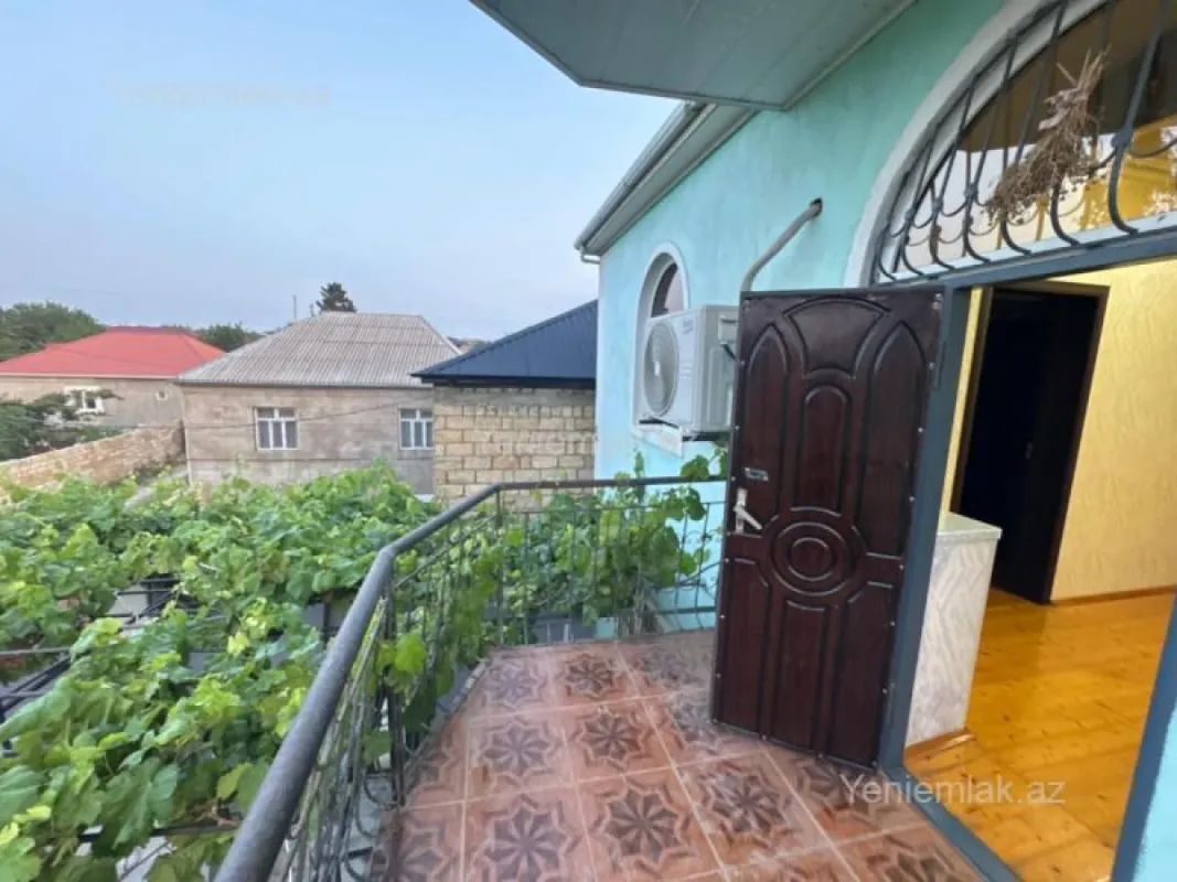 Satılır 5 otaqlı həyət evi 200 m²