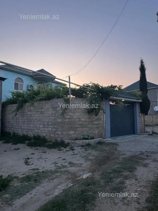 Satılır 5 otaqlı həyət evi 200 m²