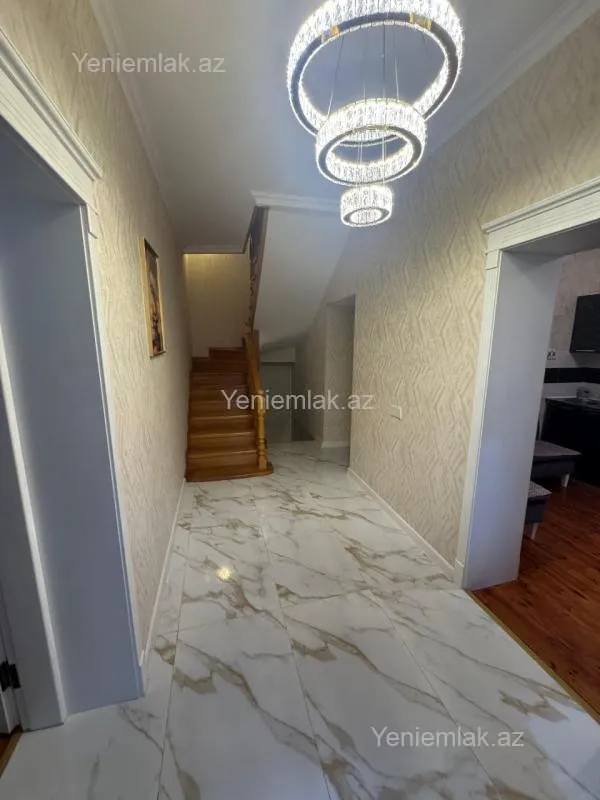 Satılır 5 otaqlı həyət evi 200 m²