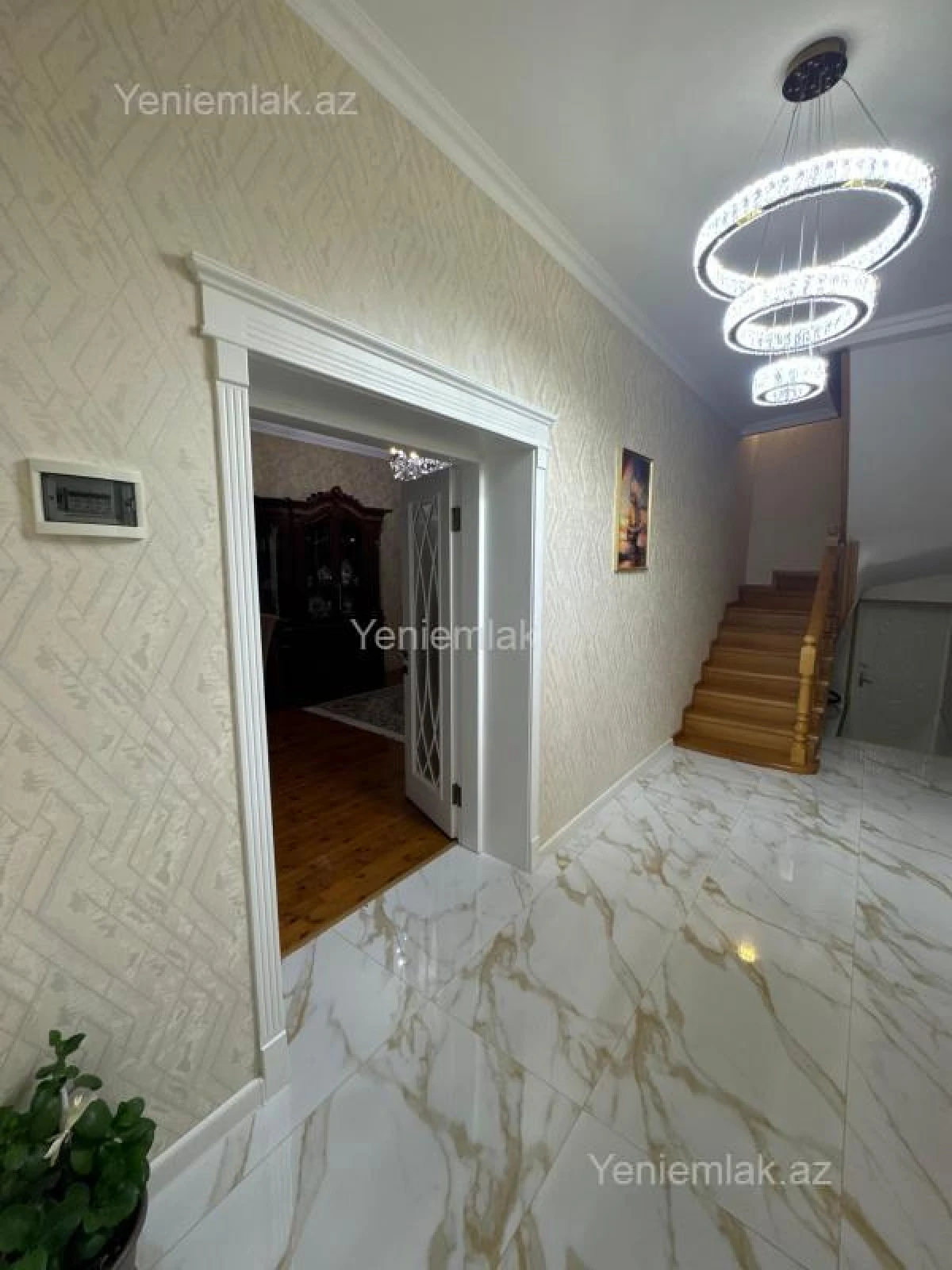 Satılır 5 otaqlı həyət evi 200 m²