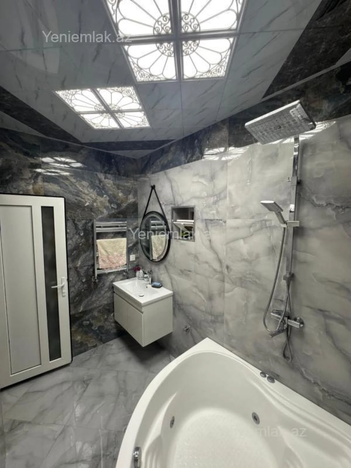 Satılır 5 otaqlı həyət evi 200 m²