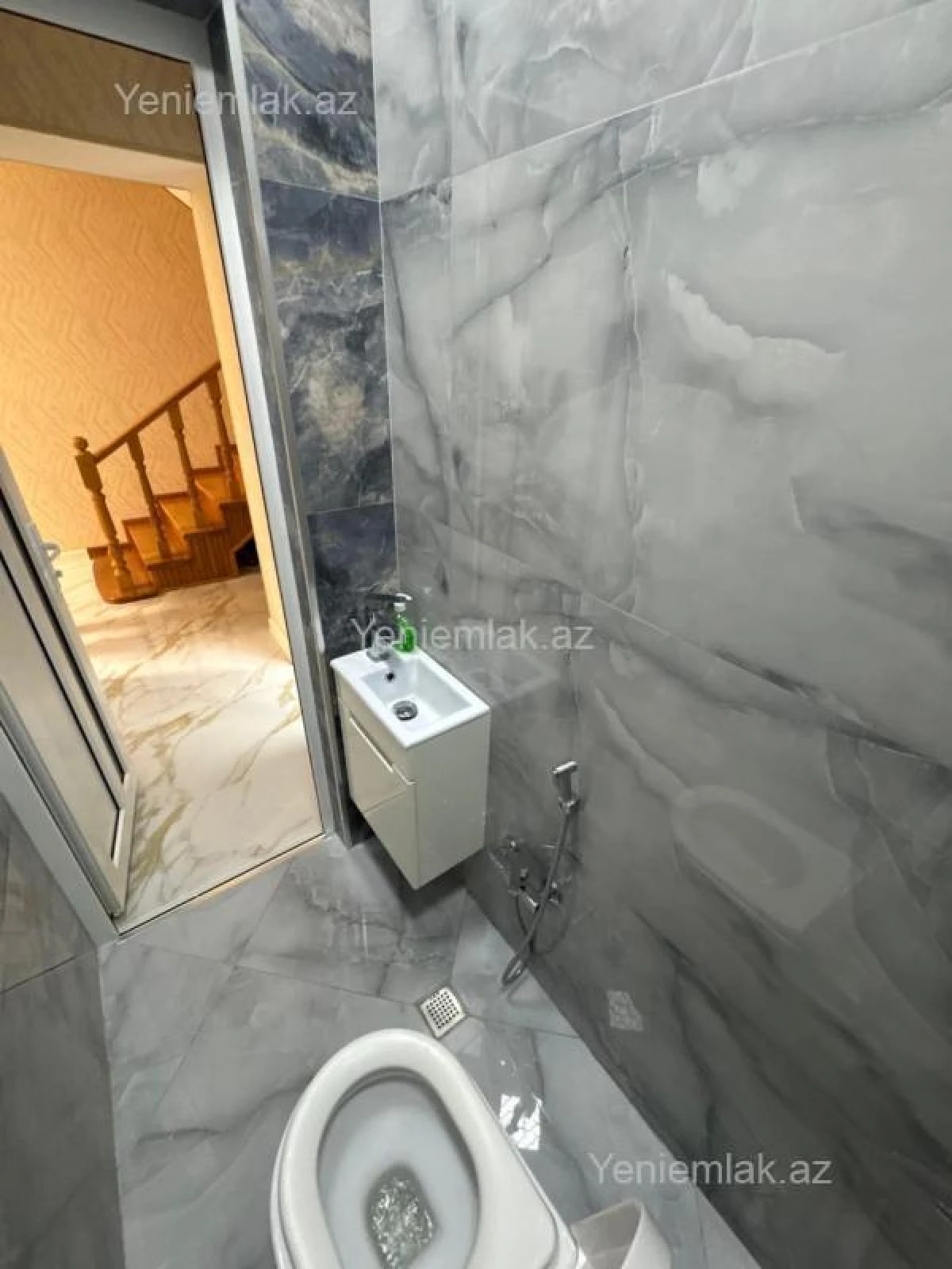 Satılır 5 otaqlı həyət evi 200 m²