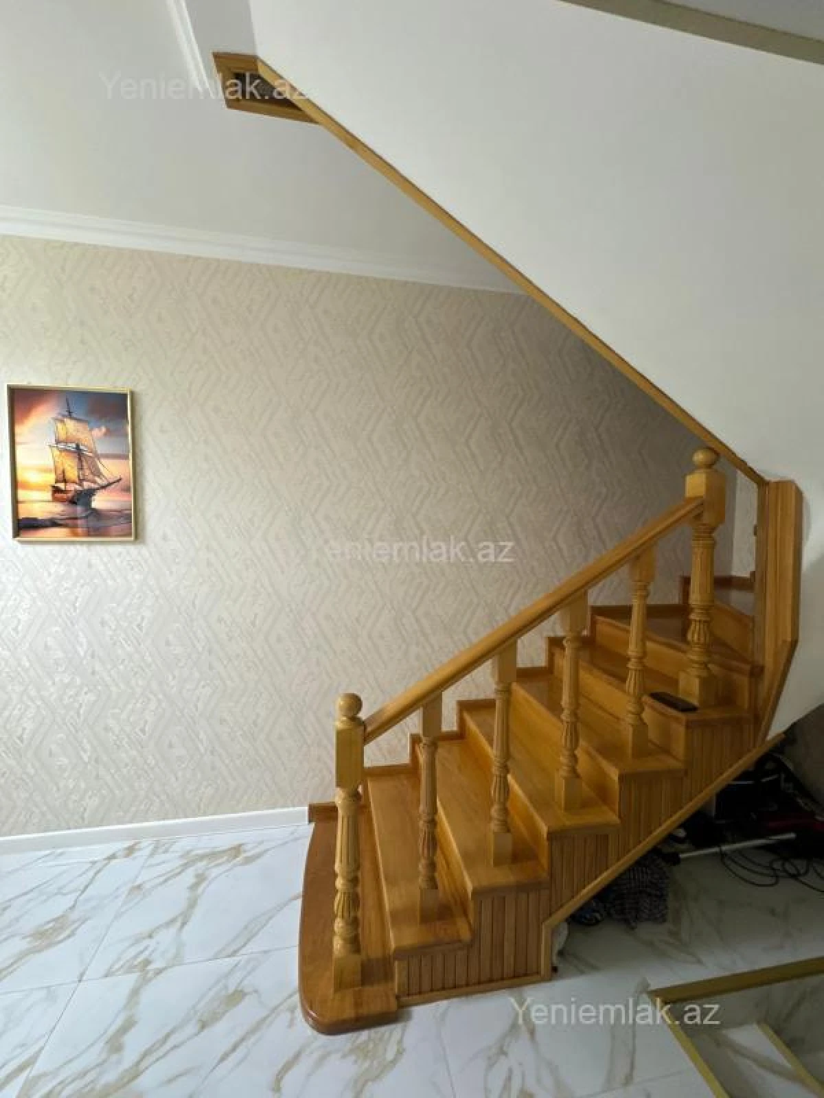 Satılır 5 otaqlı həyət evi 200 m²