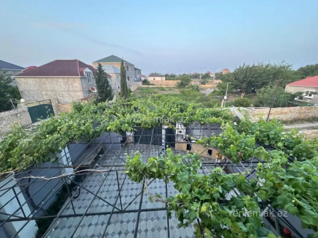 Satılır 5 otaqlı həyət evi 200 m²