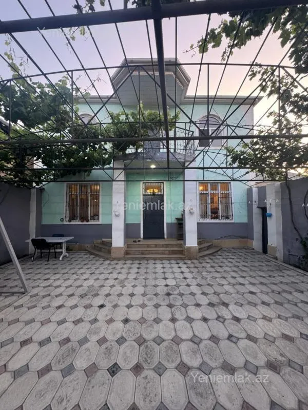 Satılır 5 otaqlı həyət evi 200 m²