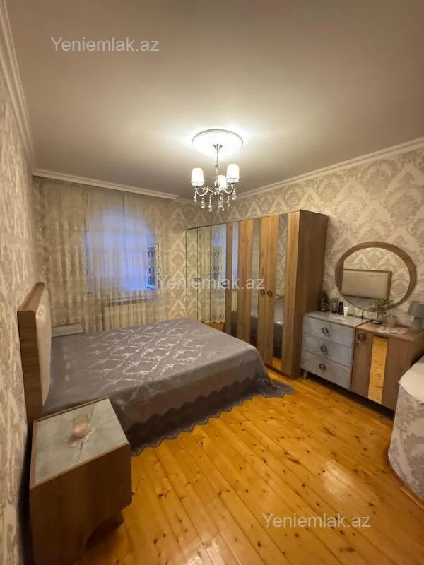 Satılır 5 otaqlı həyət evi 200 m²