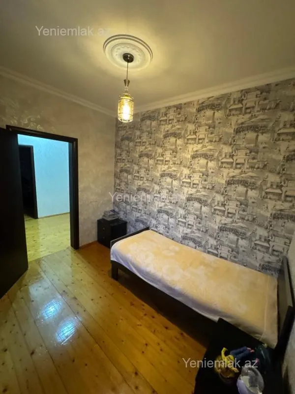 Satılır 5 otaqlı həyət evi 200 m²