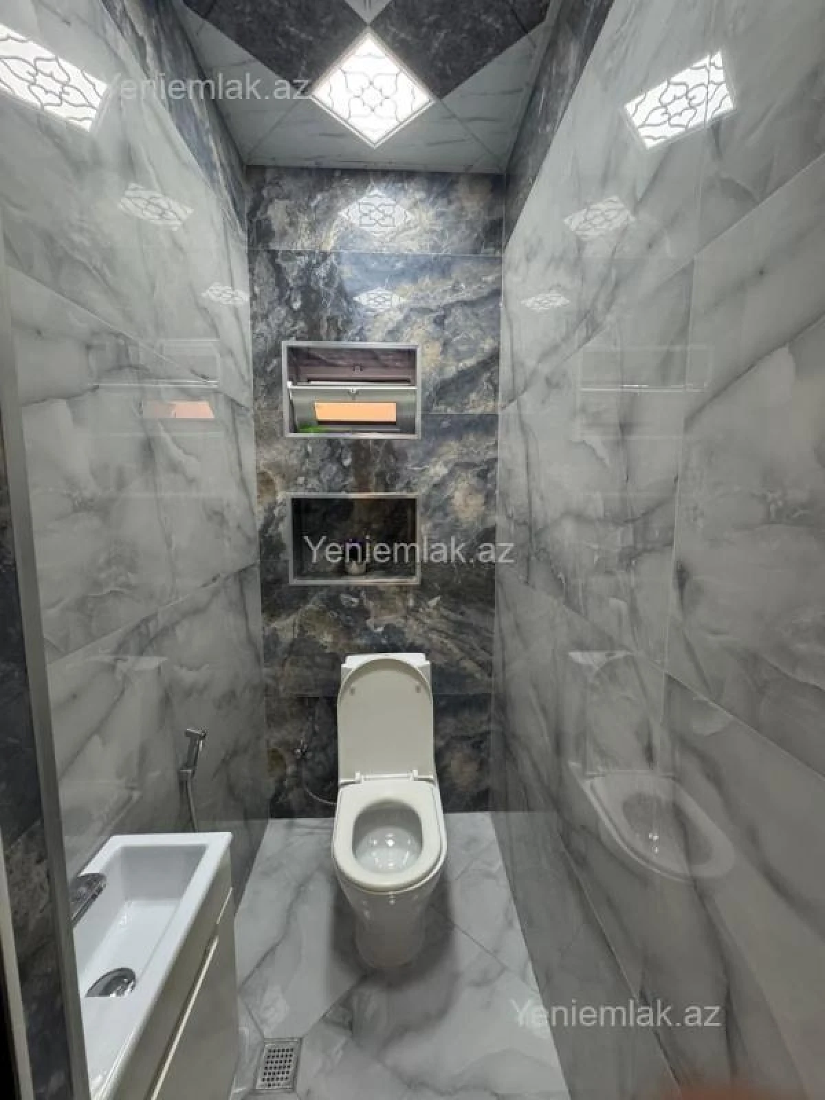 Satılır 5 otaqlı həyət evi 200 m²