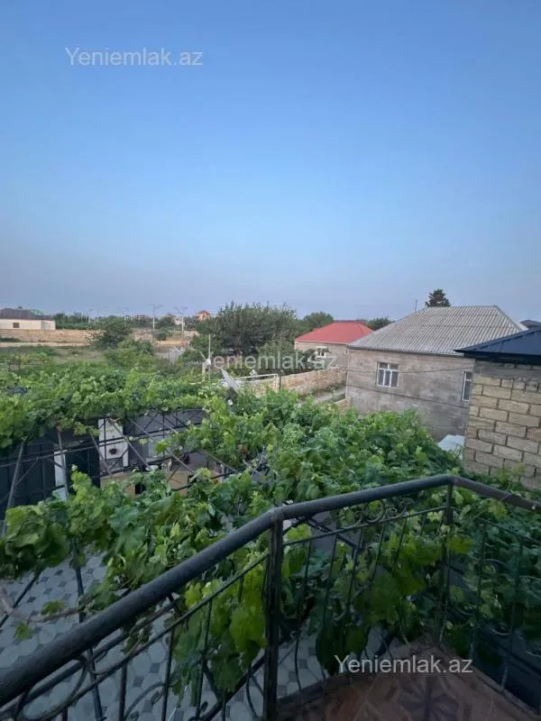 Satılır 5 otaqlı həyət evi 200 m²