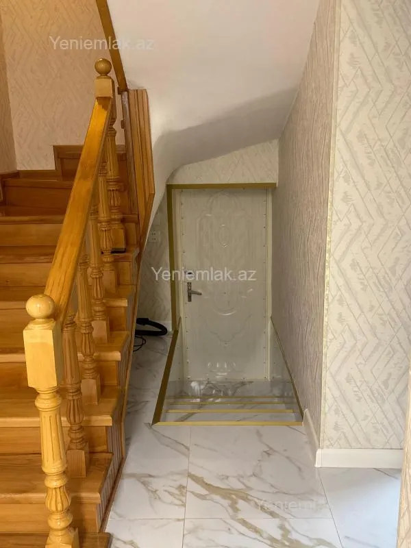 Satılır 5 otaqlı həyət evi 200 m²
