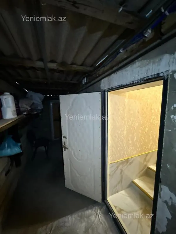 Satılır 5 otaqlı həyət evi 200 m²