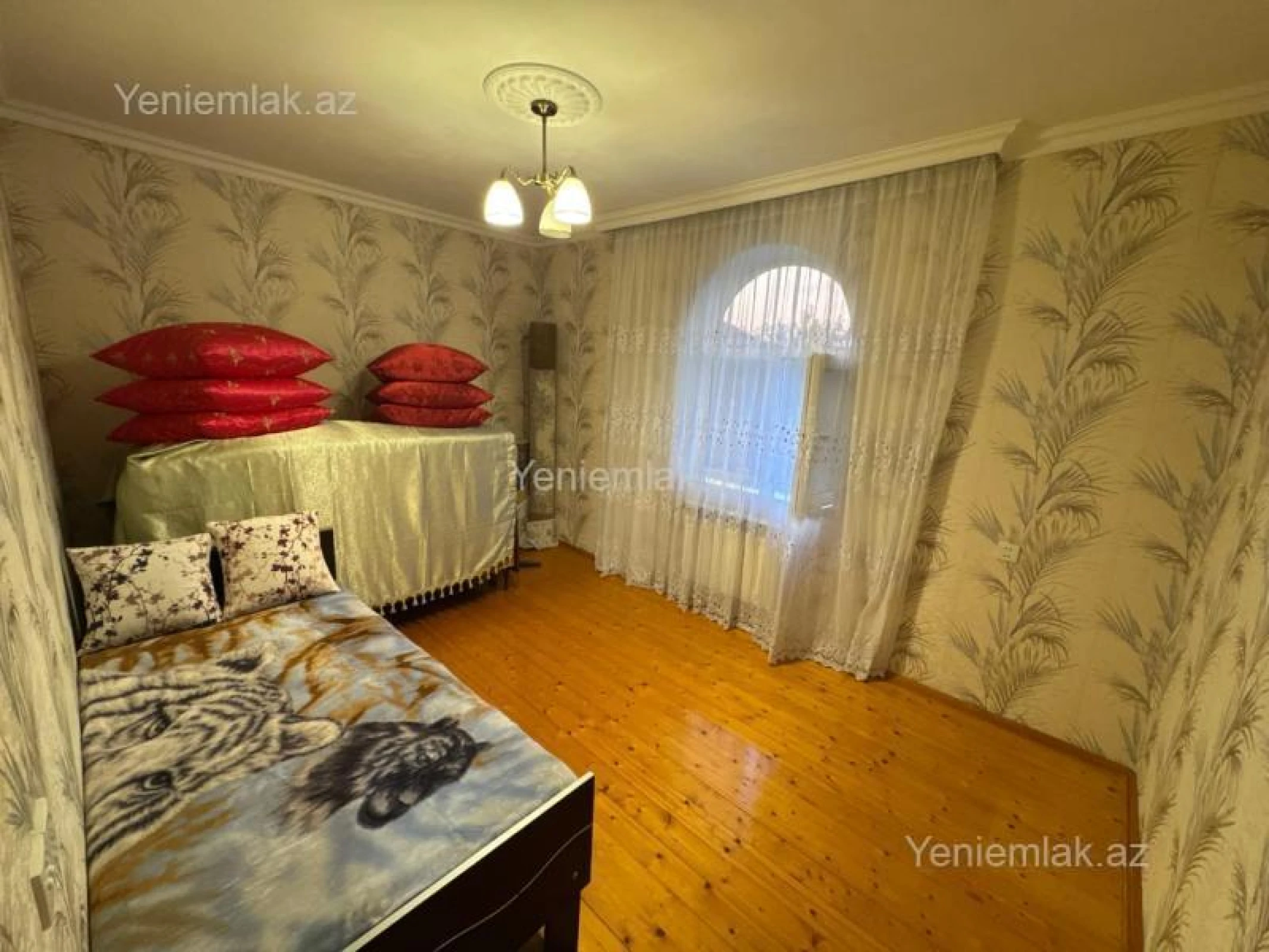 Satılır 5 otaqlı həyət evi 200 m²