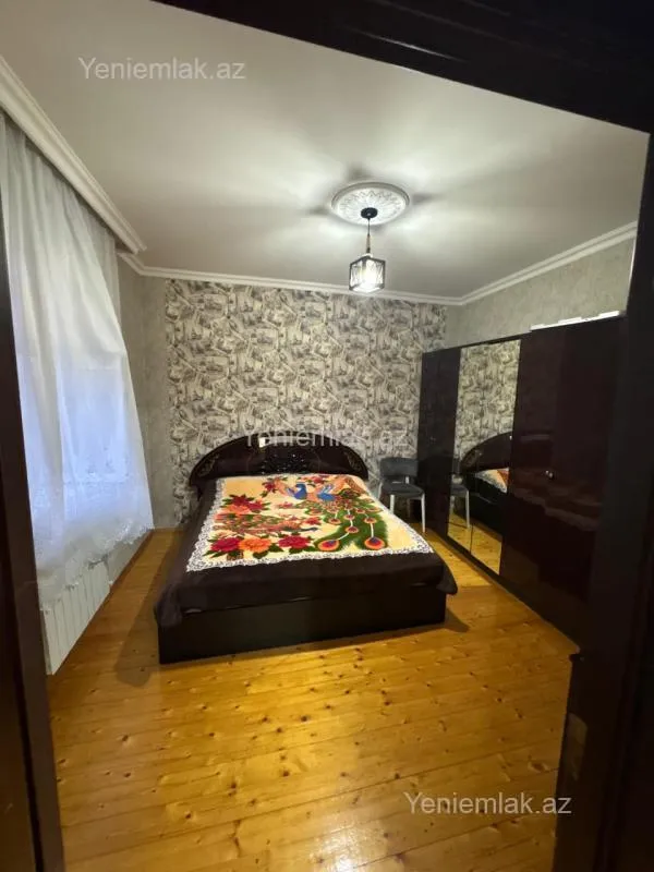 Satılır 5 otaqlı həyət evi 200 m²