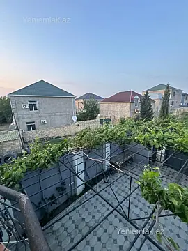 Satılır 5 otaqlı həyət evi 200 m²