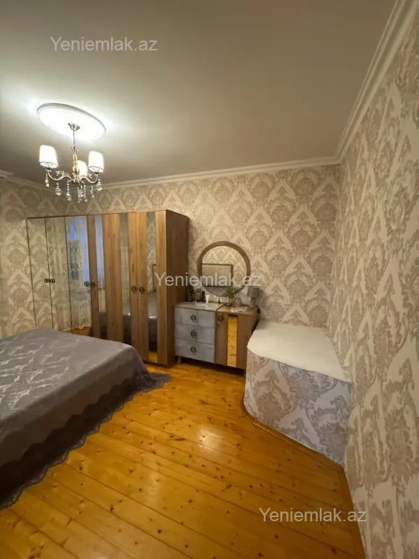 Satılır 5 otaqlı həyət evi 200 m²