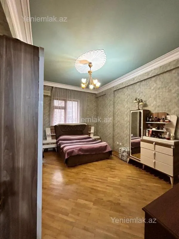 Satılır 4 otaqlı yeni tikili 165 m²